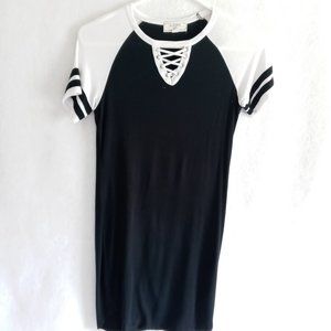 No Comment Black and white dress